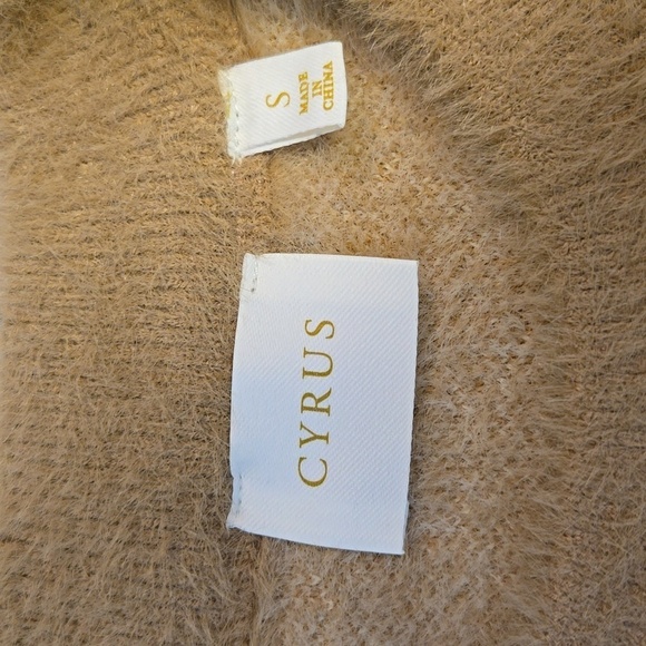 Cyrus Long Sleeve Soft and Stretchy Tan and Cream Crewneck Sweater - Size S - Picture 5 of 10